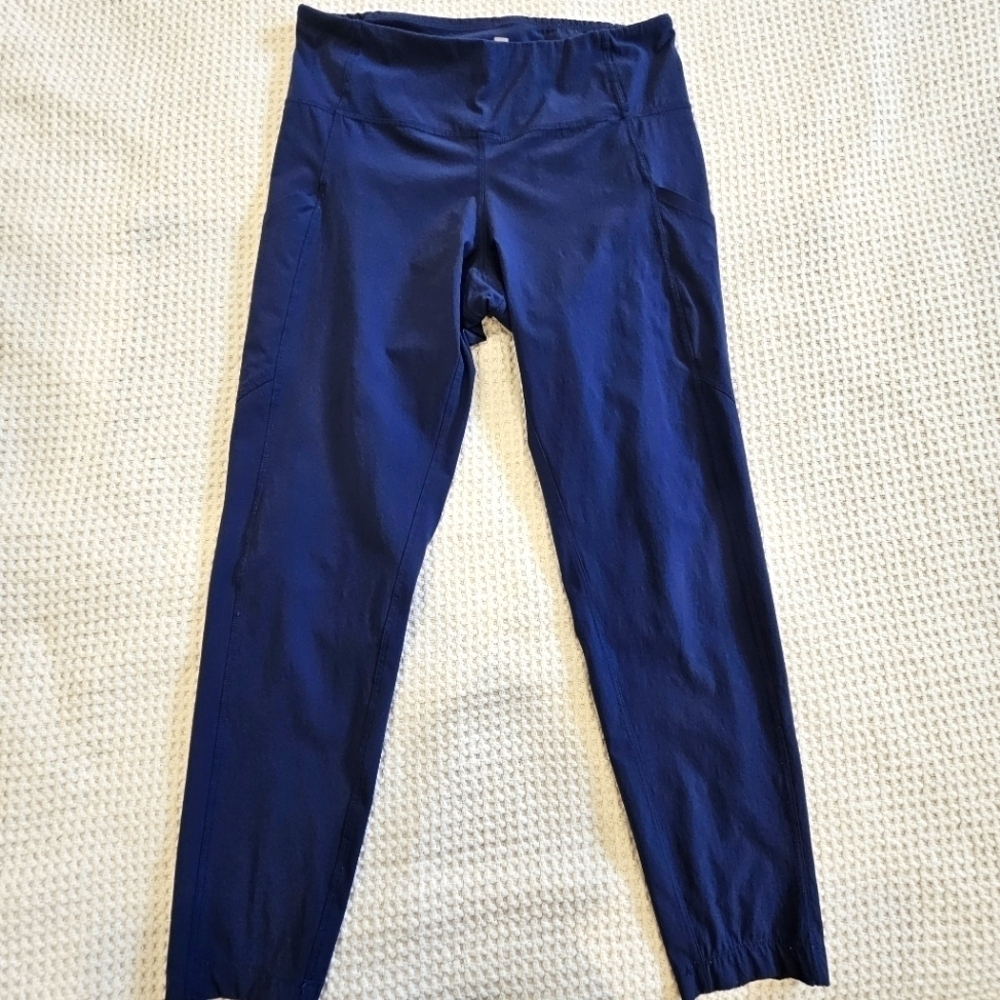 MEC Women's Cropped Navy Blue Leggings Size Medium